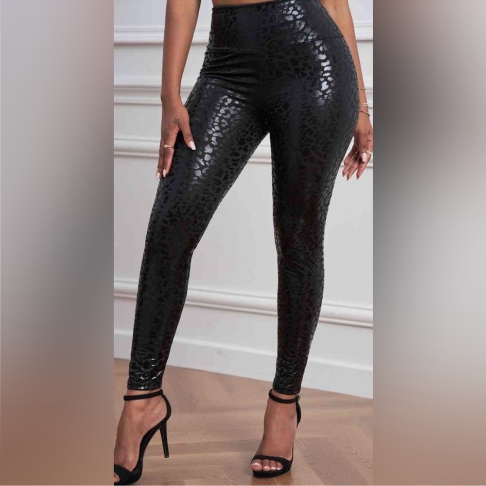 Lavender Millie Subtle Animal Print Black Leggings